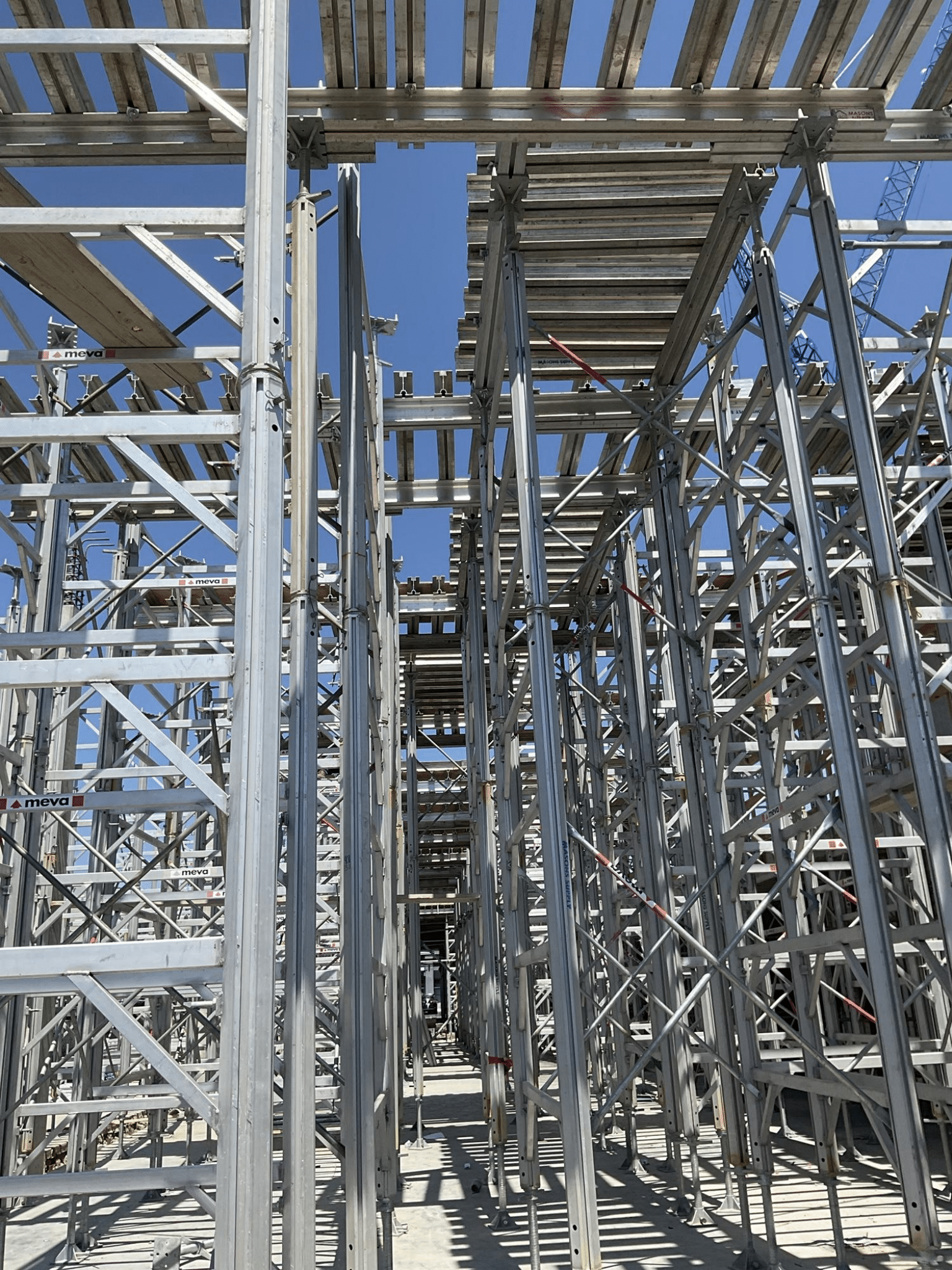 Post-tensioned gang forms construction